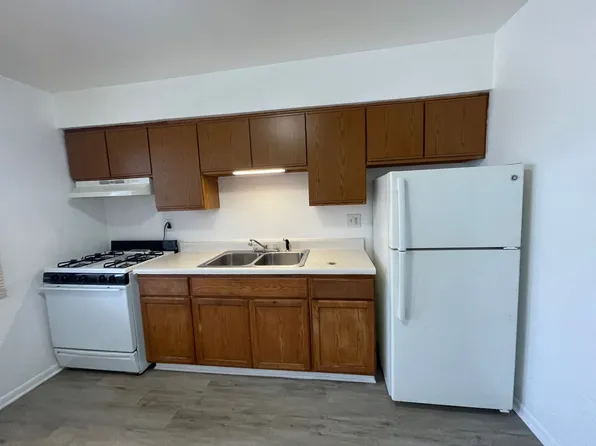 2355 Lewis Ave APT 9, Zion, IL 60099