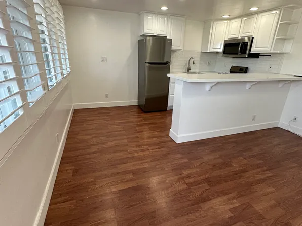 59 10th St #104, Hermosa Beach, CA 90254