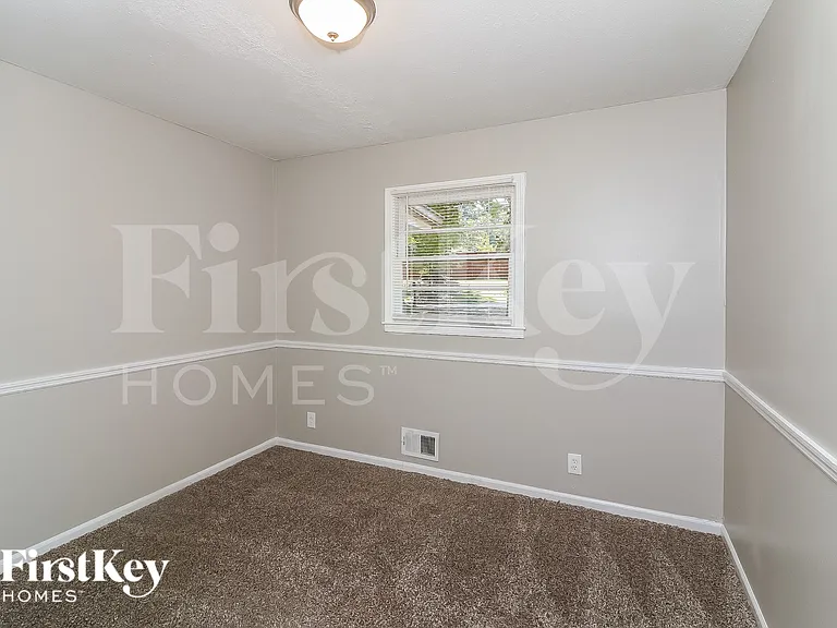 5379 Park Ave — Photo 12