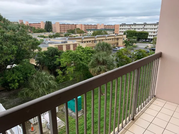 1301 NE 7th St APT 415, Hallandale, FL 33009