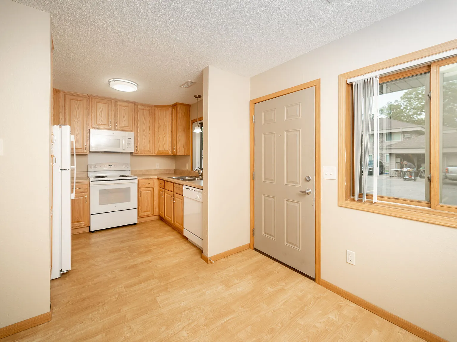 WOODVIEW APARTMENTS — Photo 3