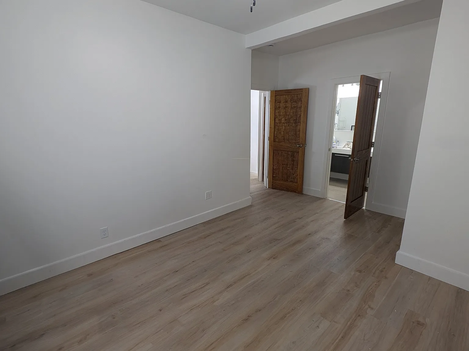3 bed, 1200 sqft, $2,000 — Photo 3