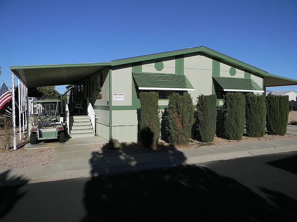 curb view of front enty