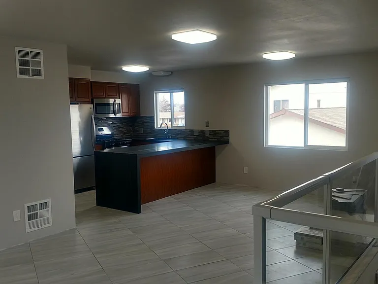 718 Park St #D — Photo 6