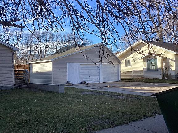 2nd image of 1013 Meridian Ave