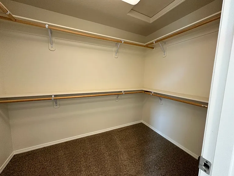 533 Derby St SE — Photo 13