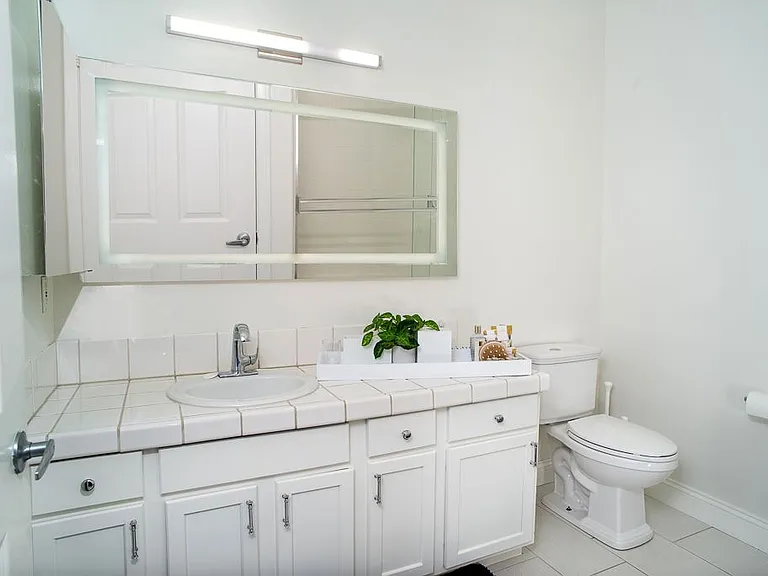 9610 Zelzah Ave #302 — Photo 12