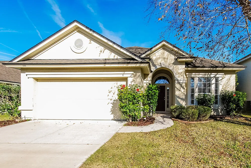 3 bed, 2.0 bath, 2024 sqft, $2,425 — Photo 1