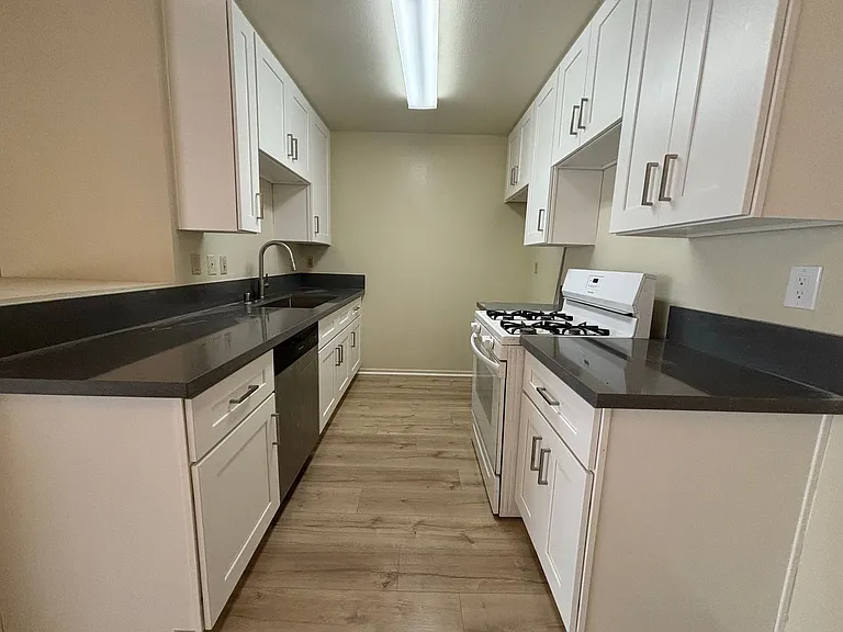 10241 Commerce Ave — Photo 1