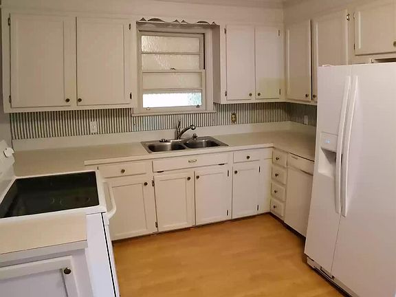 2nd image of 1501 Arcadia Lake Dr