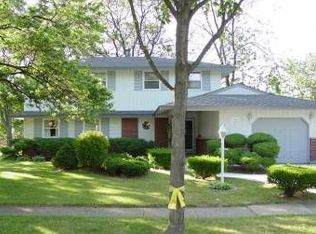 225 Edgeware Rd, Elk Grove Village, IL 60007