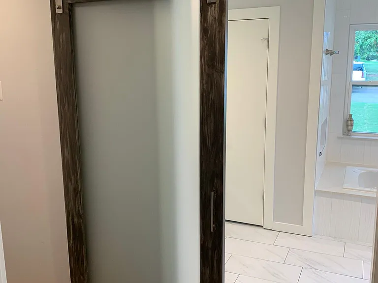 ENTRY TO MASTER BATH