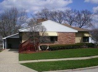 424 Pleasant St, Woodstock, IL 60098