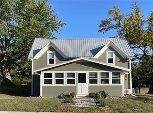 5206 Locust St, Smithville, MO 64089