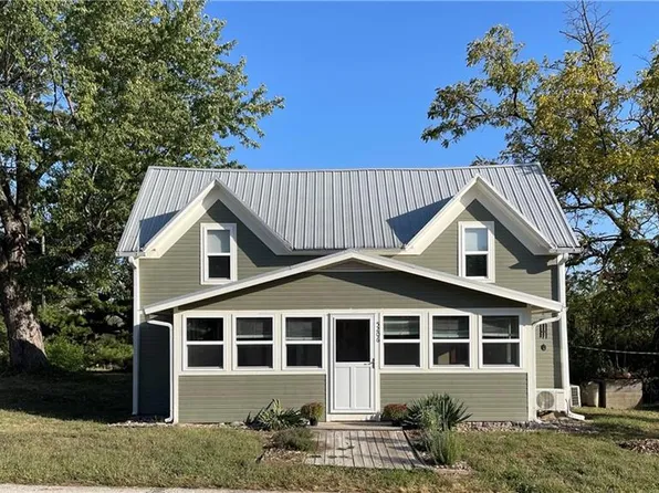 5206 Locust St, Smithville, MO 64089