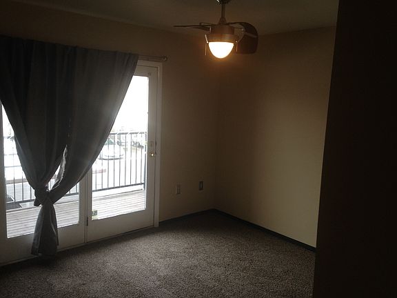 Bedroom 2 / balcony access