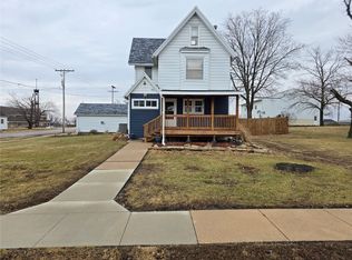 401 8th Ave, Clarence, IA 52216