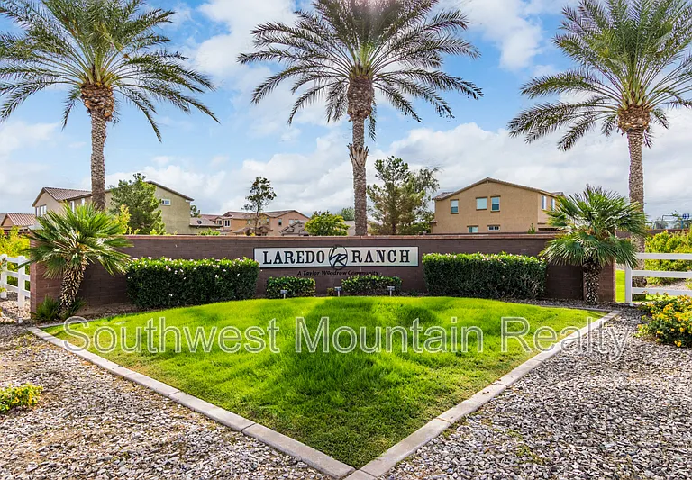 881 E Baylor Ln — Photo 33