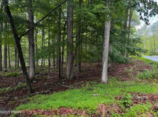 101 Elm Ln, Greentown, PA 18426