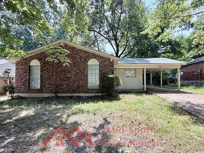 729 Blackstone Ln