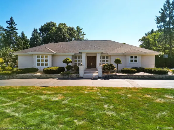 6492 Malvern Dr, Troy, MI 48098