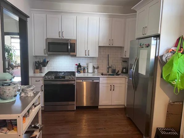 1954 W Berteau Ave APT 2E, Chicago, IL 60613