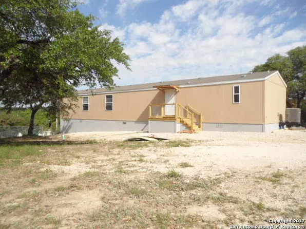 410 Tamarack Dr, Canyon Lake, TX 78133