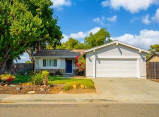 720 E Creekside Cir, Dixon, CA