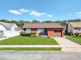 885 Downing Rd, Valley Stream, NY 11580