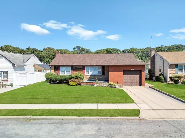 885 Downing Road, Valley Stream, NY 11580