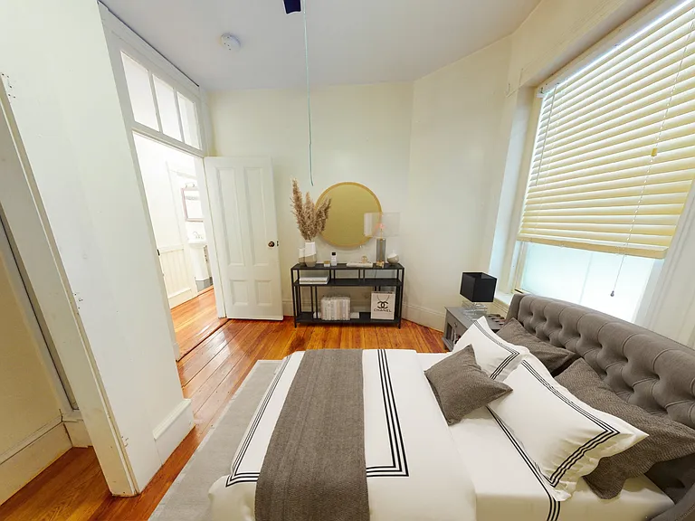 7 Mark St #1 — Photo 2