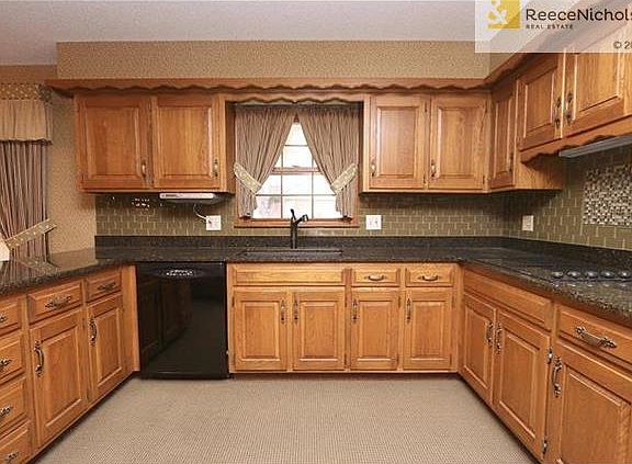 3rd image of 606 NE Balboa Ave