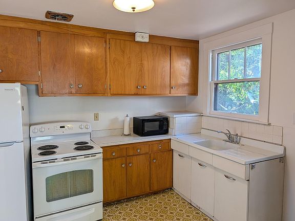 3rd image of 365 Cherry Ave