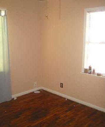 3rd image of 909 Cedardale Dr