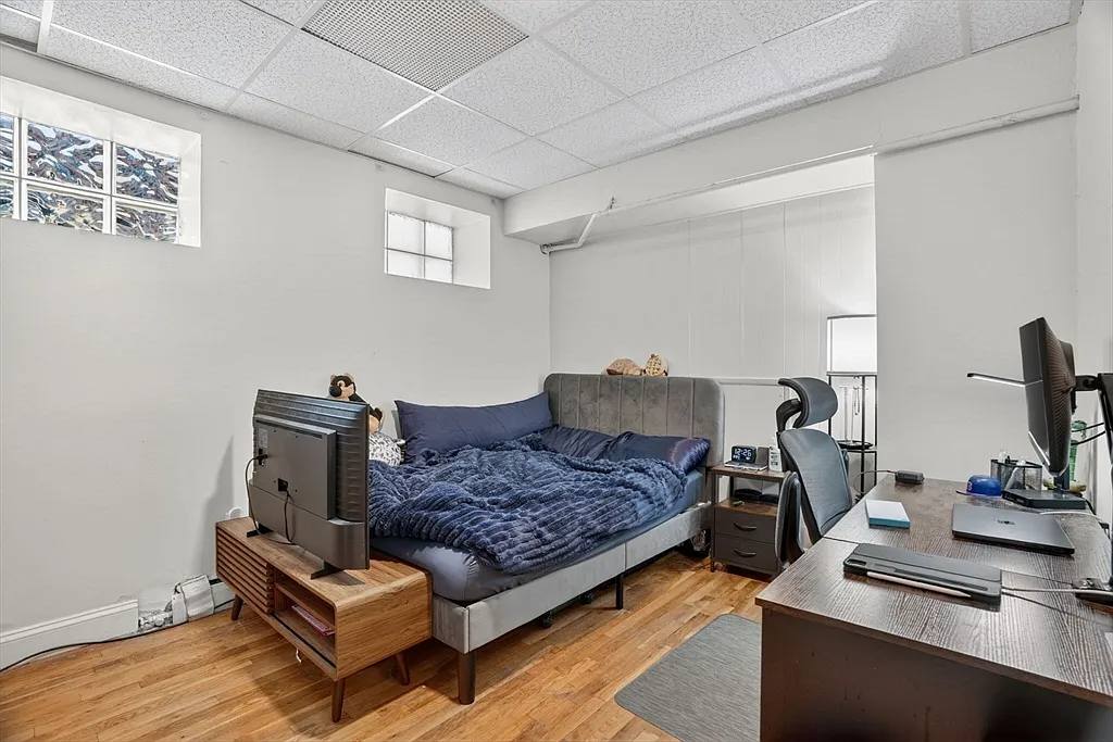 2 bed, 2.0 bath, 690 sqft, $2,999 — Photo 2