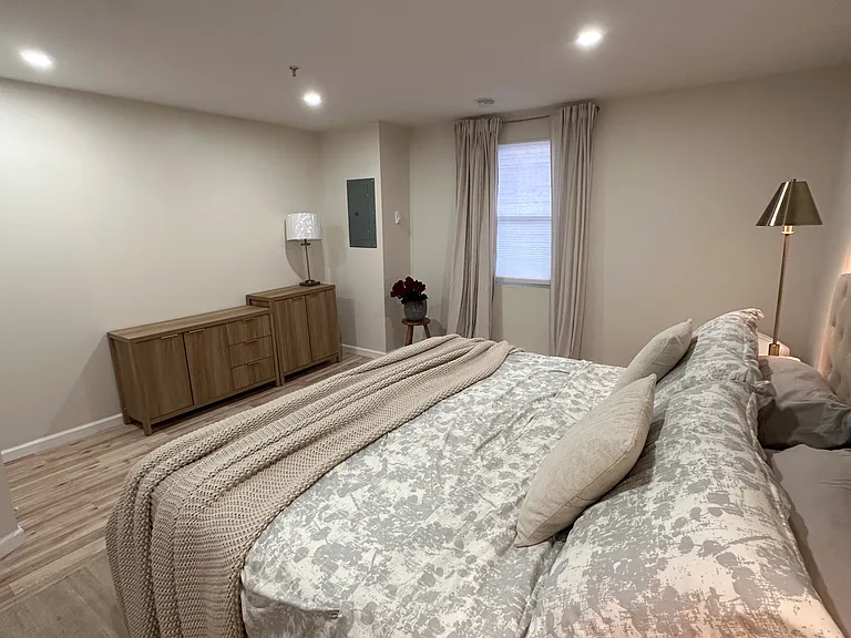129 Pike St #4 — Photo 8