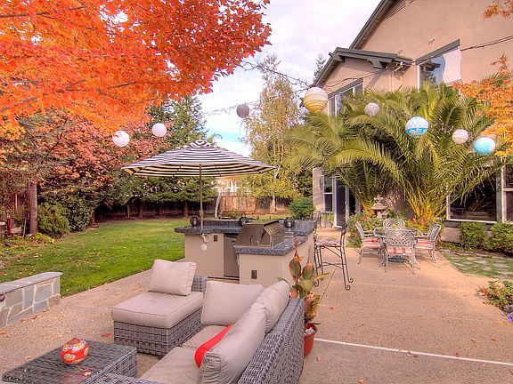Gorgeous Back Patio and Yard for Entertaining