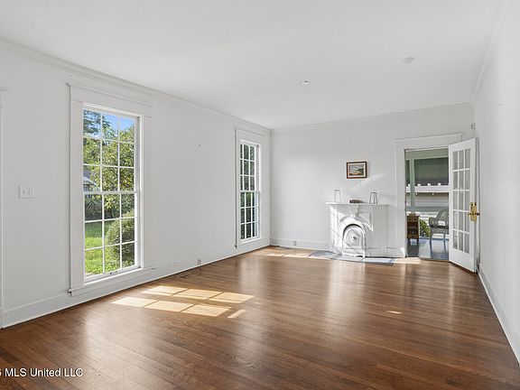 3rd image of 1717 Edgewood St