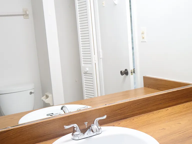 en-suite bathroom #2