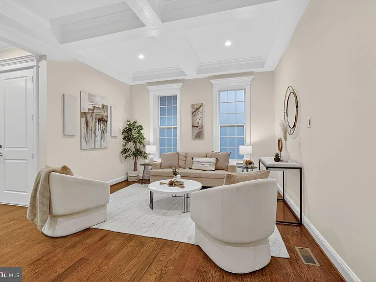 600 Harvard St NW #1 — Photo 2