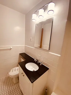 Rented by Metropolis Real Estate of Manhattan | media 13