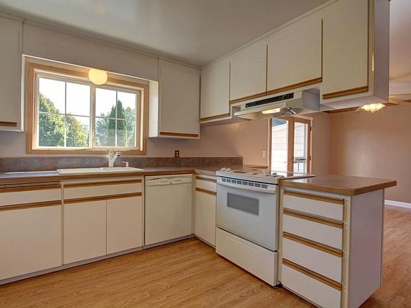 5th image of 4206 123rd Ave SE