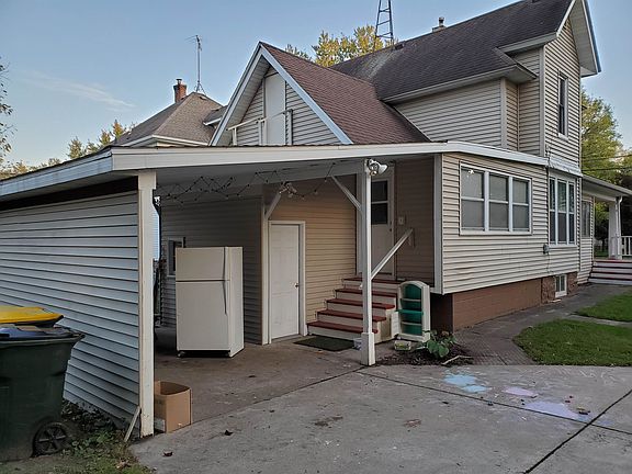 3rd image of 701 E Main St