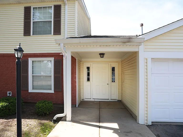 675 Greenfield Ct #C1 — Photo 3