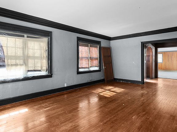5th image of 1012 5th Ave S