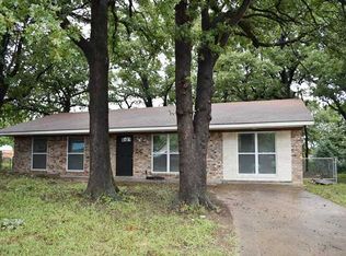 845 Hill Pl, Azle, TX 76020
