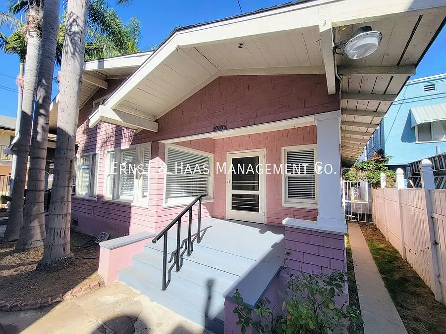 1033 1/2 E Ocean Blvd
