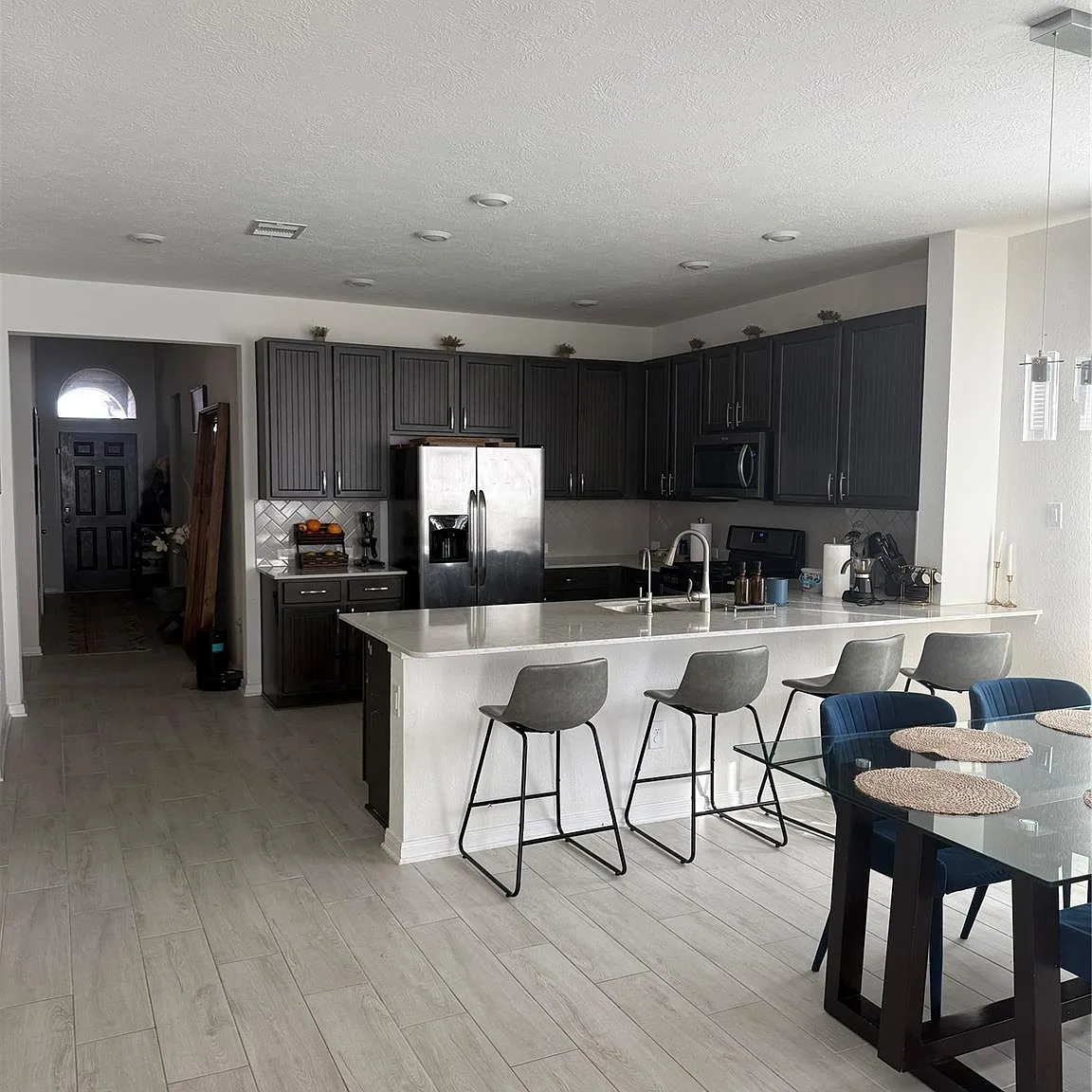 3 bed, 2.0 bath, 1948 sqft, $2,950 — Photo 4