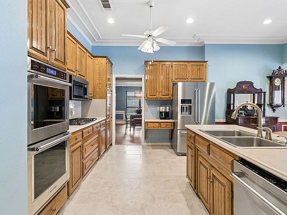 3rd image of 213 Mesa Dr