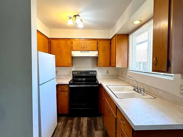 1522 Cherry Ave — Photo 3